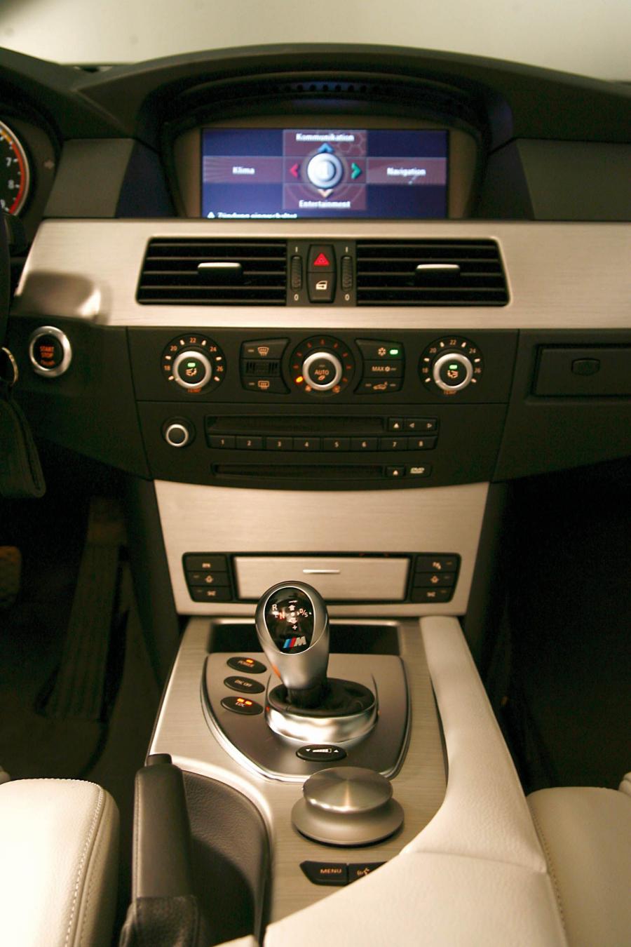  BMW M5 Touring 2009 года  (фото 19 из 51)